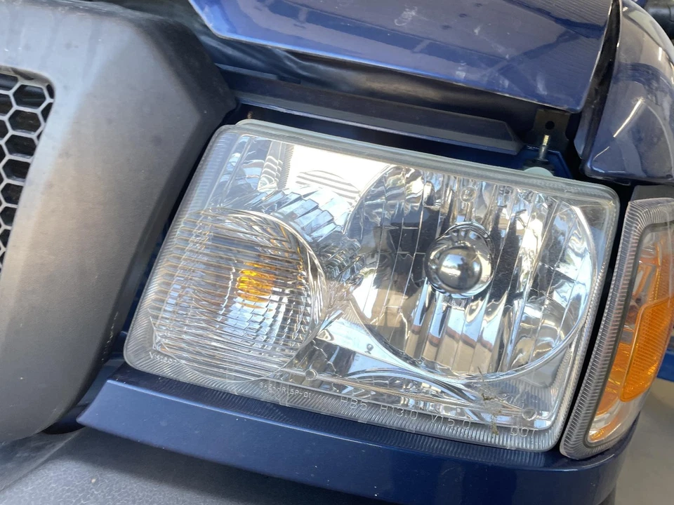 Conjunto de farol esquerdo usado serve: 2008 Ford Ranger esquerdo grau A - Imagem 1 de 4