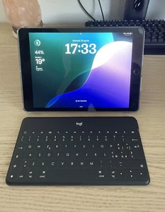iPad (7a gen) 32GB 10.2" + Tastiera Logitech - Foto 1 di 11