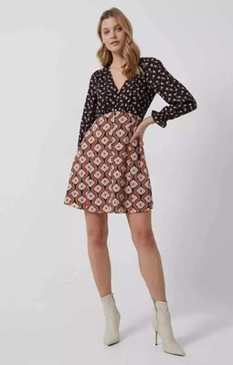 Женское мини-платье French Connection с цветочным принтом и цветочным принтом с v-образным вырезом рекомендуемая розничная цена 89 фунтов - Изображение 1 из 4