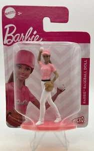 2021 Mattel Barbie Micro Collection Baseball Puppe African American 3" groß - Bild 1 von 2