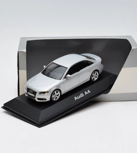 Minichamps 5010704113 Audi A4 3.2 quattro Eissilber collection, 1:43, OVP D23/11 - Bild 1 von 1