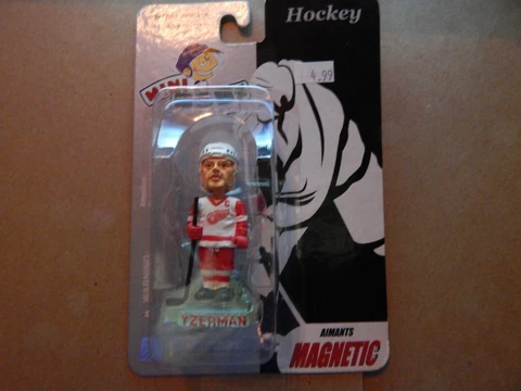 Detroit Red Wings Steve Yzerman Magnetic Mini Bobs - Unopened Cover