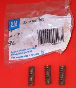 1940-1991 Chevrolet GMC Pickup Muncie 4spd NOS shift detent springs 551946 - Picture 1 of 1