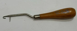 Vintage Super Yarn Mart Latch Hook Rug Tool Needle Wooden Handle Made In England - Picture 1 of 3