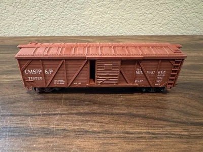 Varney HO 比例密尔沃基公路 (CMSTP&P) 40' O/B 盒汽车带弹簧卡车 MWs KDs — 第 1/4 张图片