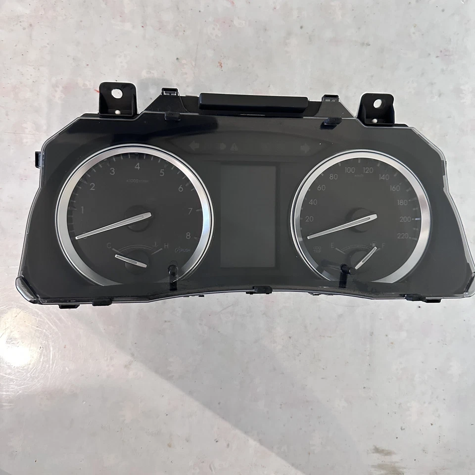 2016 Toyota Highlander Speedometer Cluster 220KM/H 83800-0E550 OEM 103K - Imagem 1 de 4