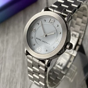 Reloj de diseñador Marc Jacobs para dama esfera blanca caja de acero 28 mm - Imagen 1 de 9