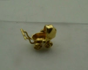  VINTAGE14k YELLOW GOLD 3D MOVEABLE BABY CARRIAGE   (CH1029) - Picture 1 of 3