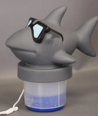 HYDROTOOLS BY SWIMLINE 87271 Dispensador de piscina y spa de gran capacidad de tiburón Foto 1 de 3