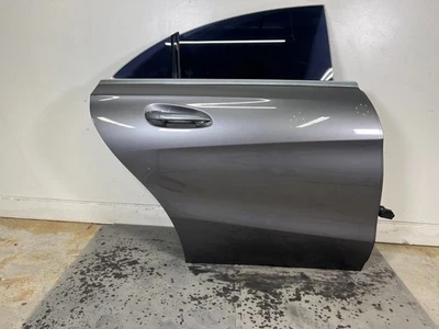 Puerta trasera derecha pasajero Mercedes Benz CLA 250 2013-2019 con manija color 787 OEM Foto 1 de 4