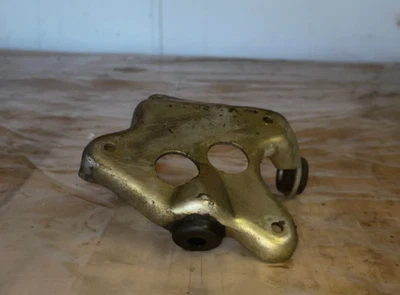 Soporte de montaje de bomba de dirección asistida OEM Mercedes-Benz 300D diésel 1977-1985 Foto 1 de 4