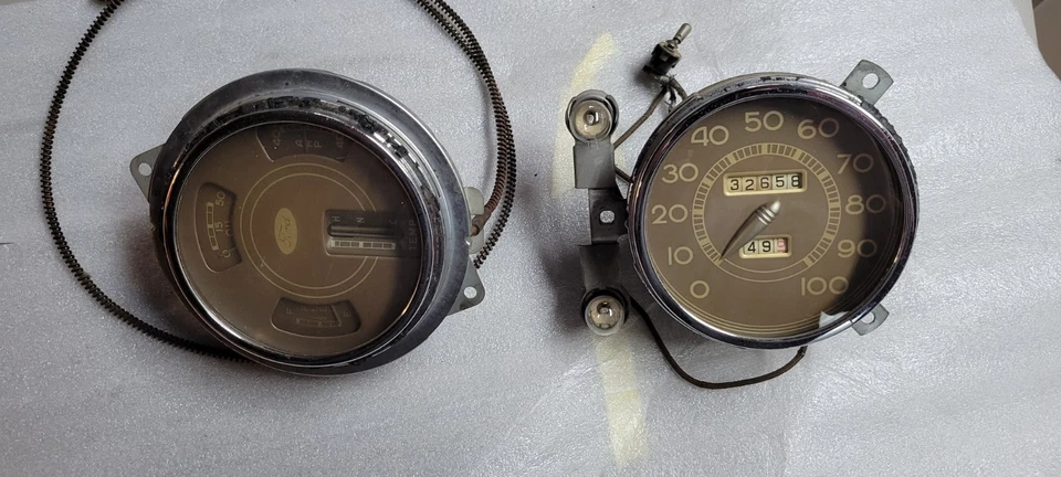 1939 年福特标准仪表组和速度计 二手 — 第 1/4 张图片