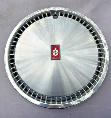 Oldsmobile Delta 88/Regency 88/Custom Cruiser 1980-1990 tapacubos de 15 pulgadas Foto 1 de 4