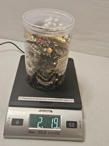 Lote misterioso de disfraces vintage, moderno, bolso/contenedor para agarrar joyas de 2 lb - Imagen 1 de 7