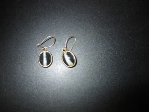 Vintage Sorrento Pierced Earrings-Oval Black/White Streak On Gold - Picture 1 of 3
