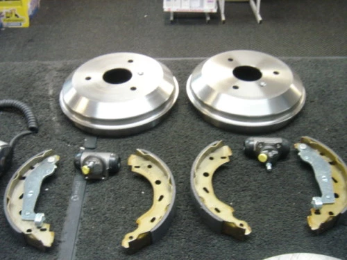 SMART FORTWO 1.0 451 BRABUS TAMBORES DE FRENO TRASERO ZAPATOS DE FRENO CILINDROS DE RUEDA DE FRENO Foto 1 de 1