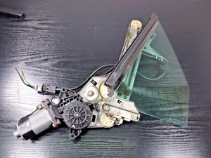 Elevalunas trasero izquierdo mercedes r170 slk con motor + cristal a1706700103 - Imagen 1 de 9