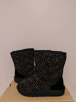 Bota Corta UGG Australia Niño Pequeño Clásica II Puntada Gráfica Talla 12 NUEVA EN CAJA Foto 1 de 4