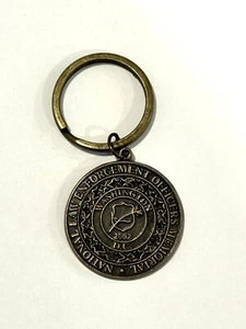 Schlüsselanhänger NATIONALE STRAFVERFOLGUNGSBEAMTE GEDENKMAL Schlüsselring Anhänger 2002 KOSTENLOSER VERSAND - Bild 1 von 4