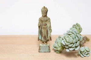 Antica statuina divinità in bronzo - Foto 1 di 5