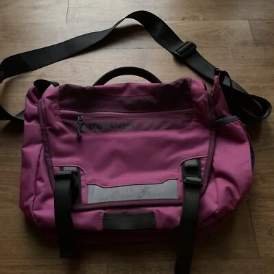 Bolso Mensajero Patagonia MiniMass Rosa Portátil Electrónico Equipaje de Mano usado una vez Foto 1 de 4