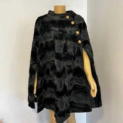 Poncho capelet vintage negro de piel sintética con botones dorados talla mediana Foto 1 de 4
