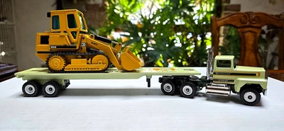 Литой БУЛЬДОЗЕР CATERPILLAR на бортовой трактор прицеп в коробке WINROSS - новый в коробке - Изображение 1 из 4