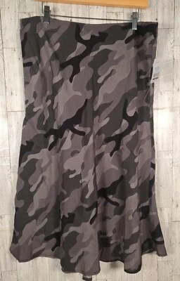 Falda Time & Tru XL Mujer Gris Estampado CAMO Corte Sesgado Longitud Midi NUEVA Foto 1 de 4