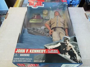 MIB GI Joe 12" John F. Kennedy PT 109 Boat Commander mit Replica Rescue MSG. - Bild 1 von 2