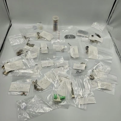 Lote de piezas accesorios para máquinas de coser Singer, Greist y Necchi usado en excelente estado leer etiquetado Foto 1 de 4