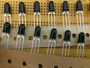 IR Infrared Phototransistor 730mn - 1100nm 40° 5mm 3-Pin NPN Osram SFH 303 FA - Picture 1 of 2