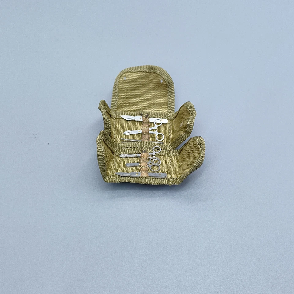 Kit médico boneco DID 80189 escala 1/6 Segunda Guerra Mundial EUA 2º Batalhão Ranger Medic Wade - Imagem 1 de 1