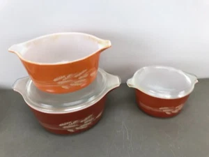 3 vintage Pyrex Autumn Harvest Pattern Casseroles Dishes #473, 474, 475 w 2 Lids - Picture 1 of 23