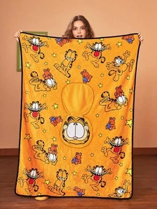 New 55” X 37” GARFIELD The Cat POOKIE Fleece Throw Blanket PILLOW 80’s Cartoon - Picture 1 of 10