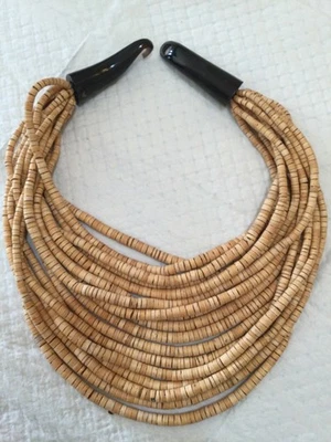 COLLAR VINTAGE FIRMADO GERDA LYNGGAARD MONEYS 17 HEBRAS CÁSCARA DE COCO Y CUERNO Foto 1 de 4