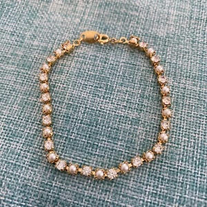 Vintage Signed AVON Faux Pearl Rhinestone Gold Tone Bracelet 6.5” - Picture 1 of 3