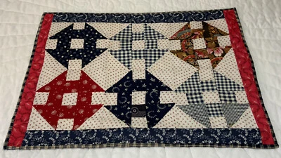 Edredón de retazos vintage, tablero batidor, calicos florales tempranos, azul marino Foto 1 de 4