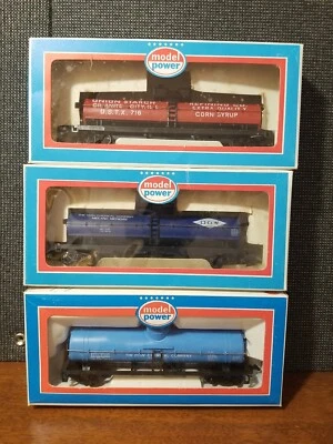 (3) Model Power HO RTR 40 Single Dome Tank Cars GATX 62432, GATX 10300, USTX 716 - Image 1 of 4