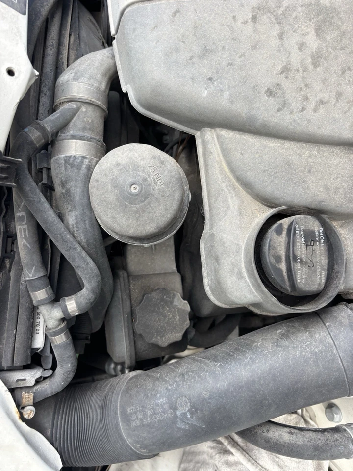 Mercedes-Benz SLK320 2002 tapa de carcasa de filtro de aceite del motor OEM Foto 1 de 1