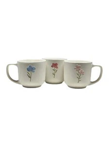 Haven verschiedene Blumen Steinzeug Tassen, 3er Set - weiß mit Blumenprägung - Bild 1 von 4