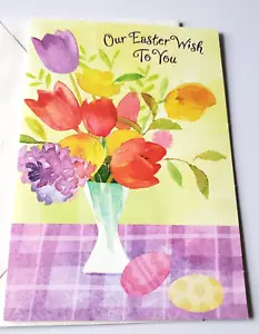 Tarjeta de felicitación sello de Pascua flores brillantes en jarrón tulipanes huevos de Pascua - Imagen 1 de 3