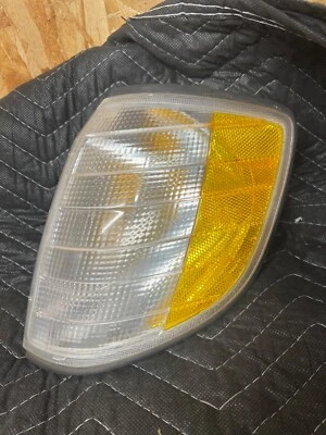 Luz de señal de giro delantera para conductor Mercedes-Benz S320 1995-1999 LH OEM 140 826 07 43 Foto 1 de 4