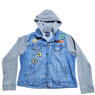 Chaqueta de mezclilla en capas tórrida de colección 2 mujeres Cali parches con capucha jean estilo de vida skate Foto 1 de 4