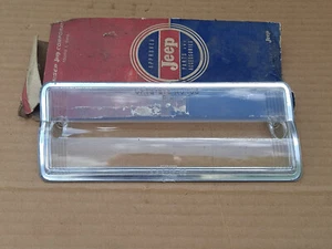 1962-1973 Jeep Wagoneer Gladiator NOS Right Outer Clear PARK LAMP LENS 931257 - Picture 1 of 2