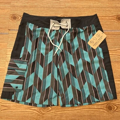 Pantalones cortos de natación Threads 4 Thought para hombre patrón Chevron verde azulado y gris talla 30 Foto 1 de 4
