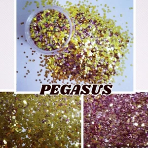 Nail glitter 8g bag of chameleon glitter pegasus for acrylic or gel - Picture 1 of 2