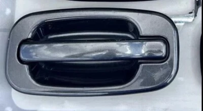 03-06 Manija de puerta trasera izquierda OEM gris espiral oscuro Silverado Yukon Tahoe WA 805K Foto 1 de 4