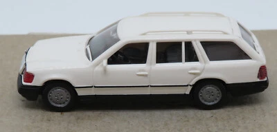 Micro Wiking Ho 1/87 Mercedes Benz 230 Te Bianca No Box #1540116 - Immagine 1 di 4
