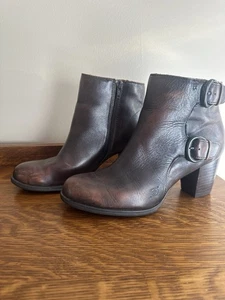 Born Damen-Stiefeletten 7,5 M braun Leder bequemer Absatz Schnalle Reißverschluss - Bild 1 von 20