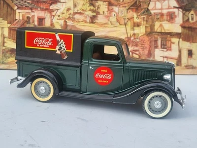 Diecast metal model 1:19 Solido FORD V8 VAN COCA COLA mint conditions. - Immagine 1 di 4